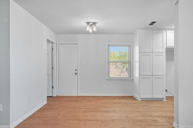 Building Photo - 4518 Edgemont Dr