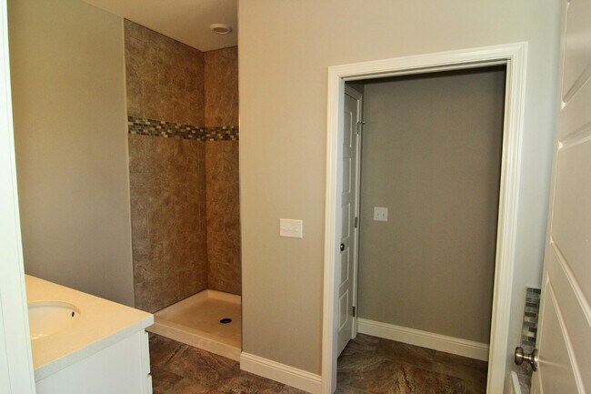 Building Photo - Beautiful Home in Walden Park