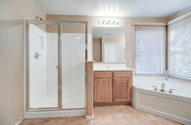 Building Photo - 15882 N 172nd Ln