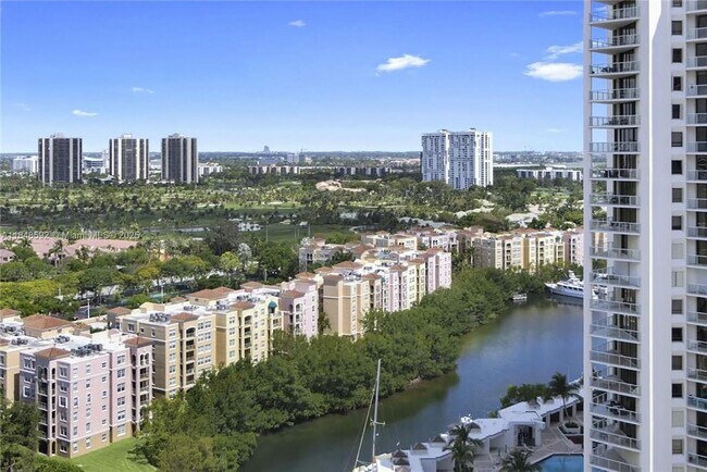 Building Photo - 19400 Turnberry Way