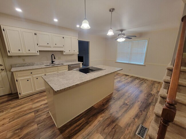 Building Photo - 4517 Crosland Dr