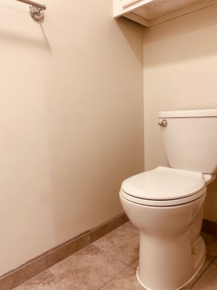 Building Photo - 9613 Hefner Village Blvd