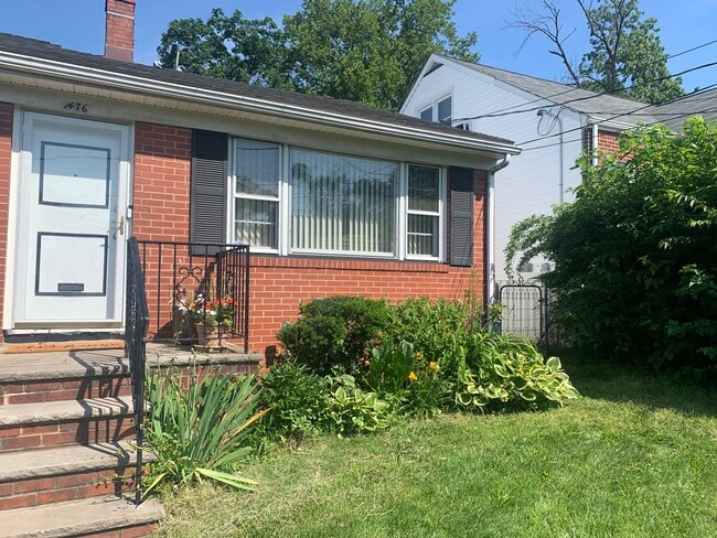 Building Photo - 1476 Orchard Terrace