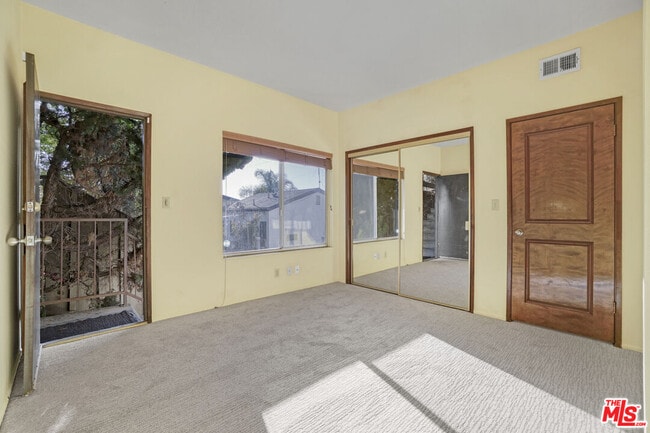 Building Photo - 364 Pershing Dr