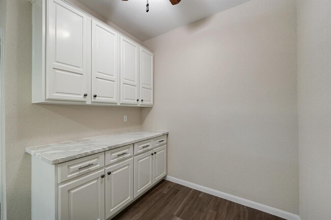 Building Photo - 2400 N Braeswood Blvd