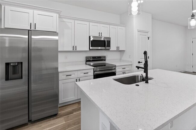 Building Photo - 1852 W Quaker Ln