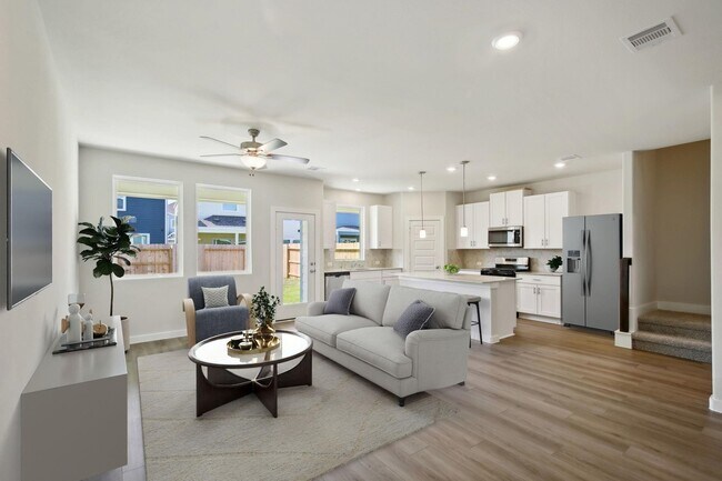 Building Photo - 586 Avisa Dr