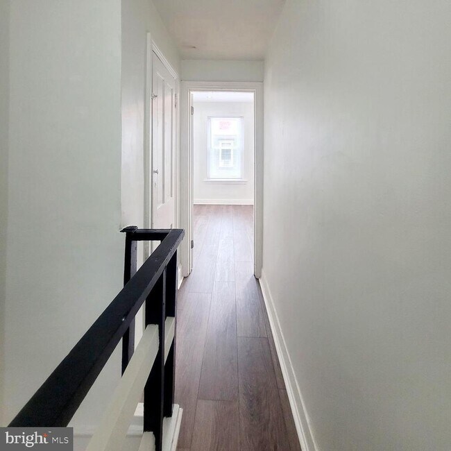 Building Photo - 1854 N Judson St