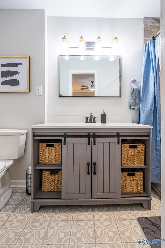 Building Photo - 702 Chambers Dr NE