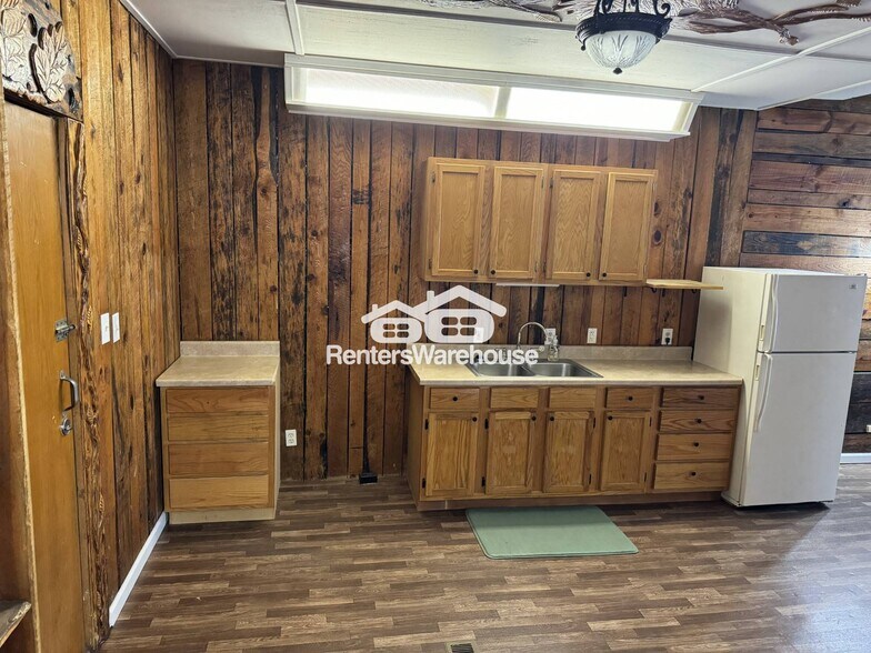 Building Photo - 227 E Marceau St