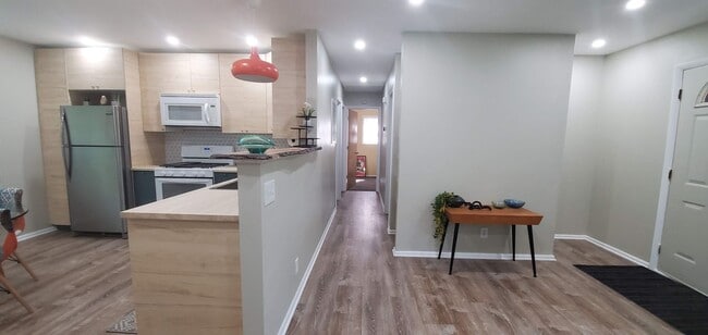 Building Photo - Three Bedroom Home for Rent on the Northsi...
