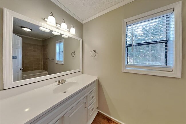 Building Photo - 2731 Georgian Terrace