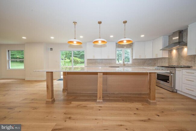 Building Photo - 4103 Laurel Dr