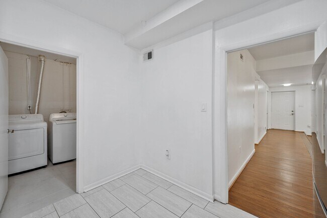 Building Photo - 12883 Cara Dr