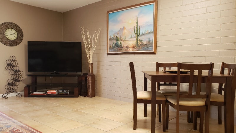 Building Photo - 328 N Calle Del Chancero