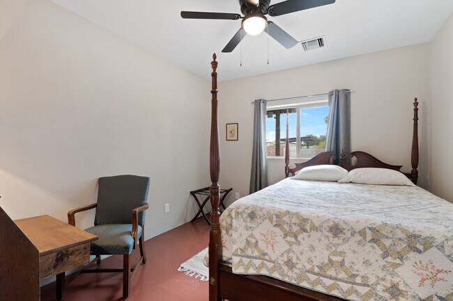 Building Photo - 3816 E Lee St