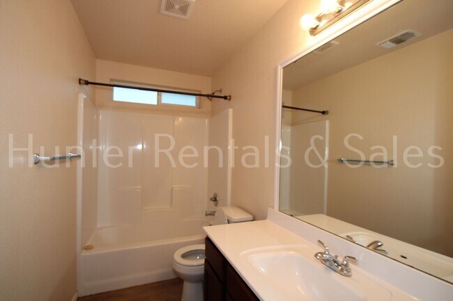 Building Photo - Beautiful 4-Bedroom, 2-Bath Home for Rent ...