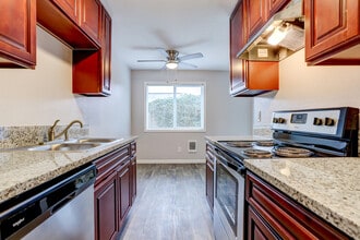 Building Photo - Look no Further, Tyee offers a SUPER 1bed/...