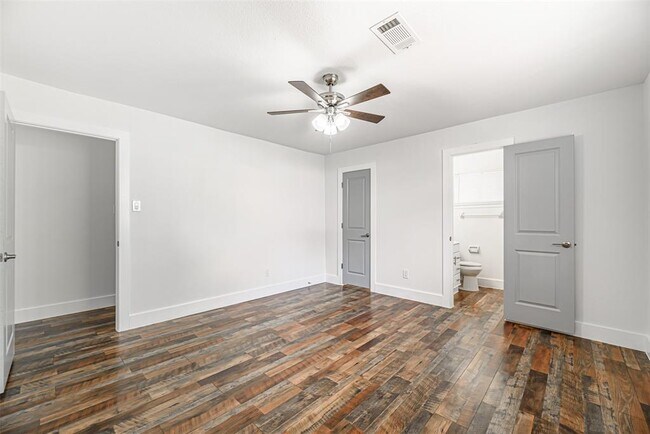 Building Photo - 735 Reseda Dr