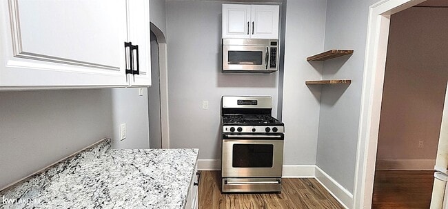 Building Photo - 914 Beaconsfield Ave