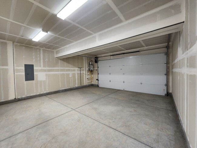 Building Photo - Brand New Townhome in South Carson City