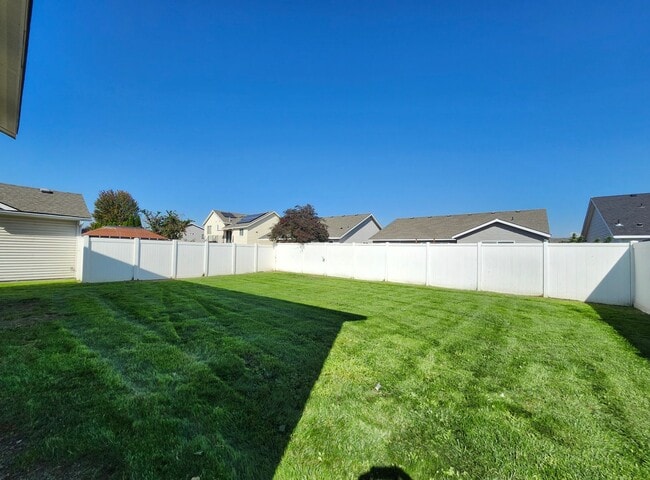Building Photo - 7815 Deschutes Dr