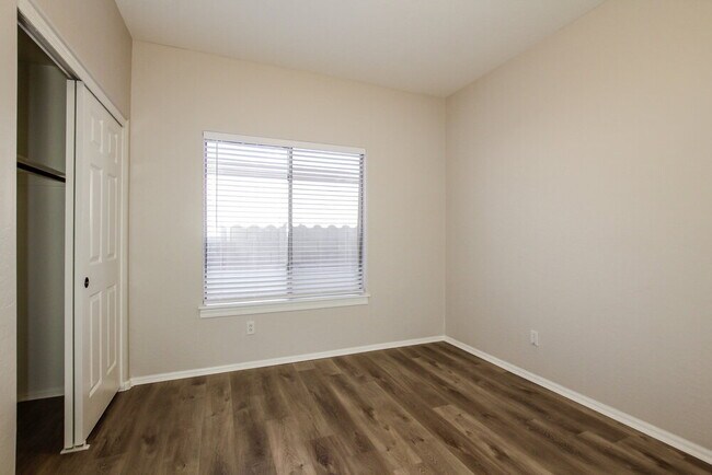 Building Photo - 17356 W Navajo St