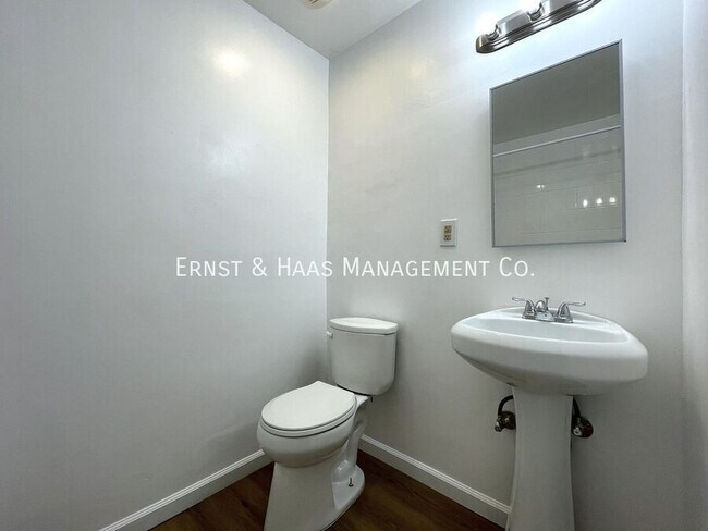 Building Photo - 4300 E 5th St