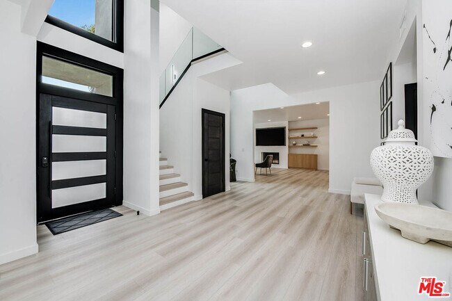 Building Photo - 4961 Marmol Dr