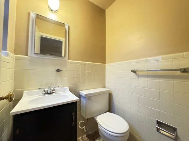 Building Photo - 360 Virtual Tour Available