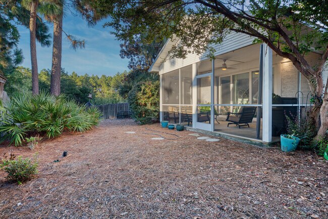 Building Photo - 13 Corte Lago