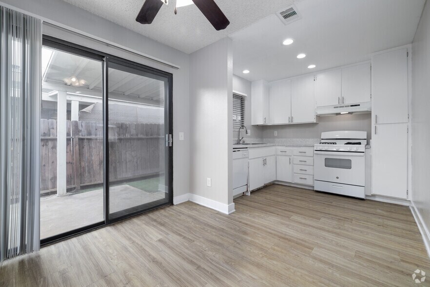 2BR, 1.5BA - 951SF - Dining Room/Kitchen - Northwoods