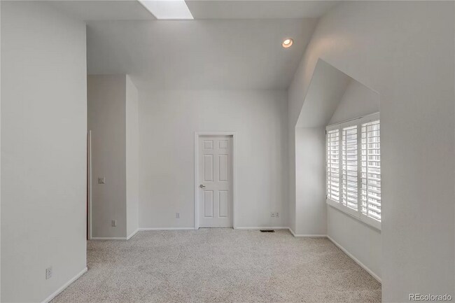 Building Photo - 552 Steele St