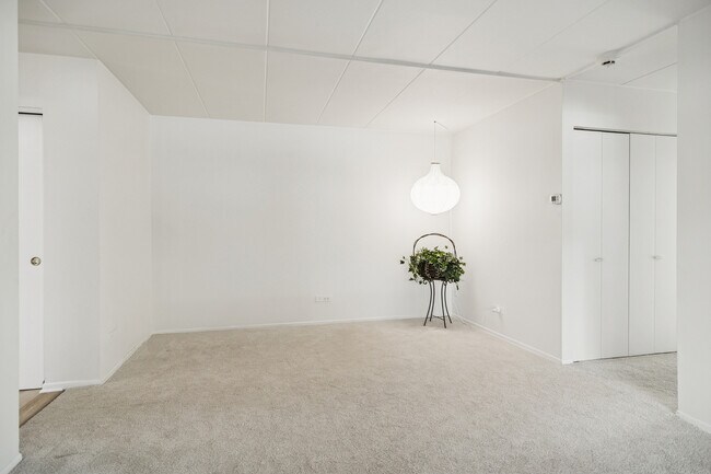 Building Photo - 801 E Miner St