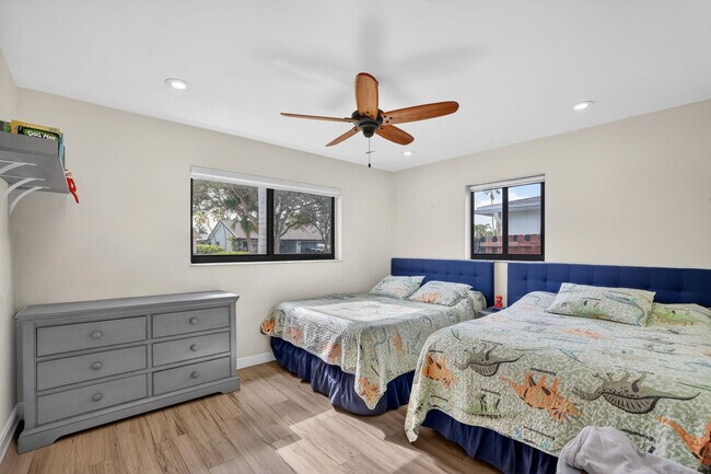 Building Photo - 407 SE 5th St