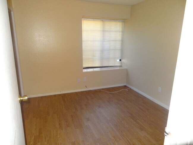 Building Photo - Beautifully Remodeled 3-Bedroom Home with ...