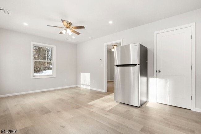 Building Photo - 7 Mountain Rd