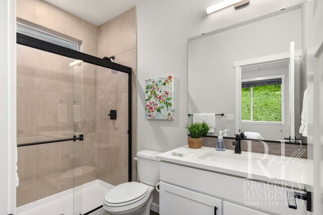 Building Photo - 1762 NE Crystallia Ct