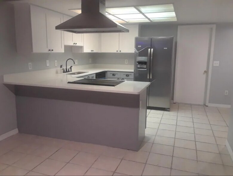 Building Photo - 941 Robinhood Ct