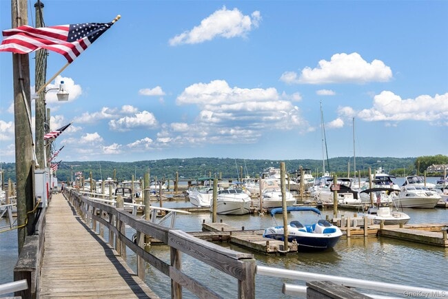 Building Photo - 142 Hudson Terrace