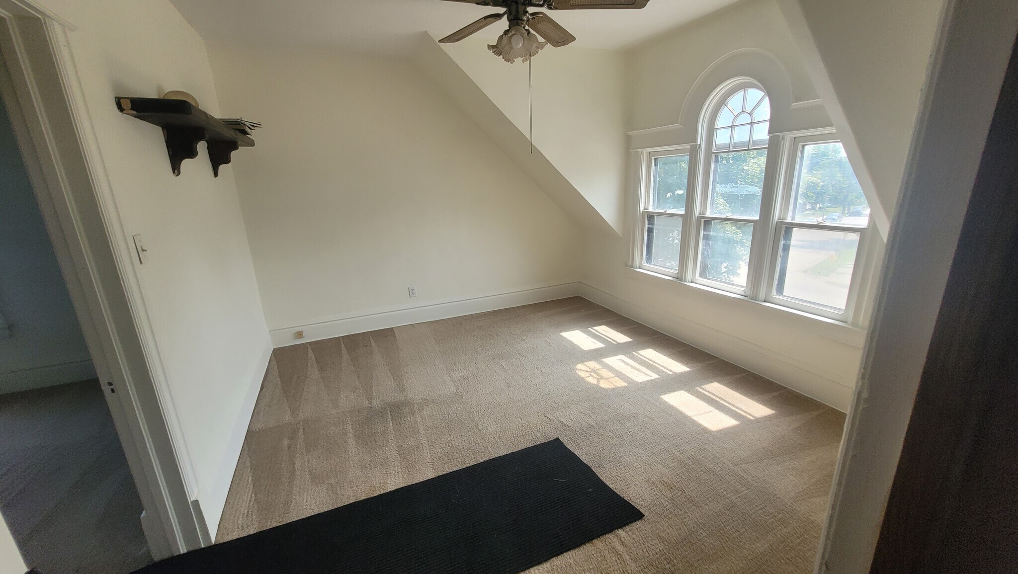 Building Photo - 1822 Charles St