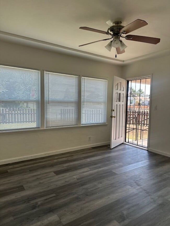 Building Photo - 501 Linda Vista Dr
