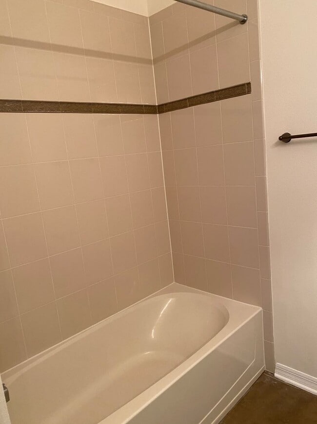Building Photo - Gorgeous 3 bedrooms, 3.5 baths plus a LOFT...
