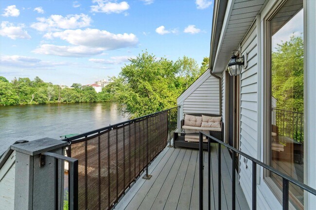 Building Photo - 33 River Front Dr