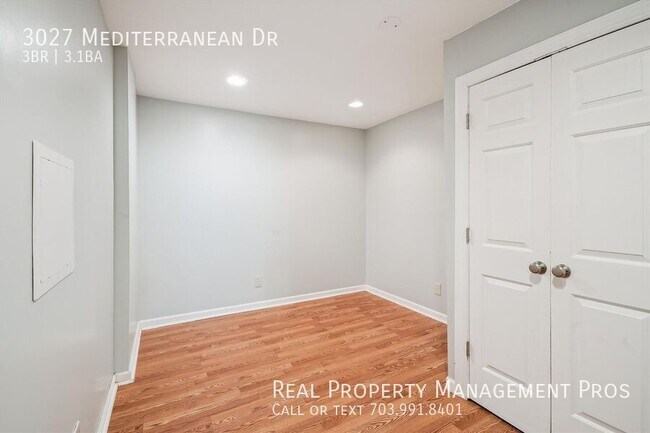 Building Photo - 3027 Mediterranean Dr