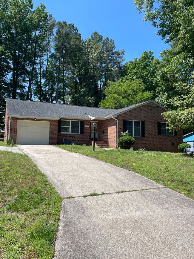 Building Photo - Must see all brick rancher in Petersburg.