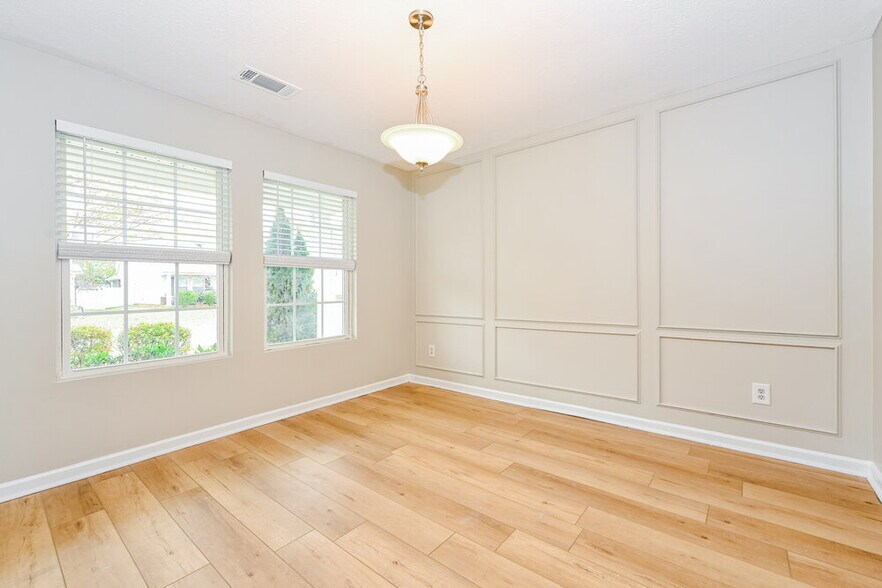 Building Photo - 711 Elderberry Way