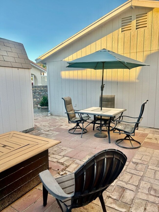 Building Photo - Spacious Foothills Retreat