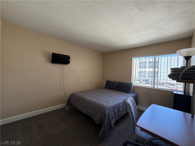 Building Photo - 570 Willow Green Dr