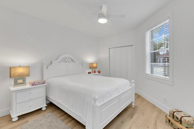 Building Photo - 6391 NW 23rd Ln